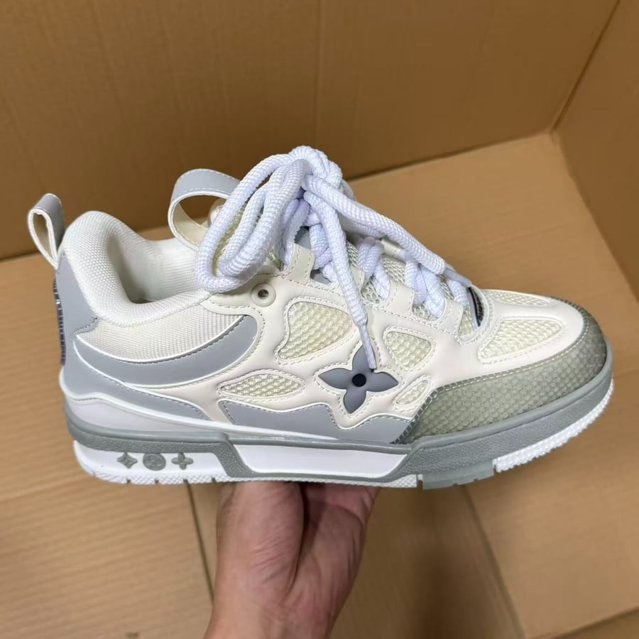 View 2 - White / Grey