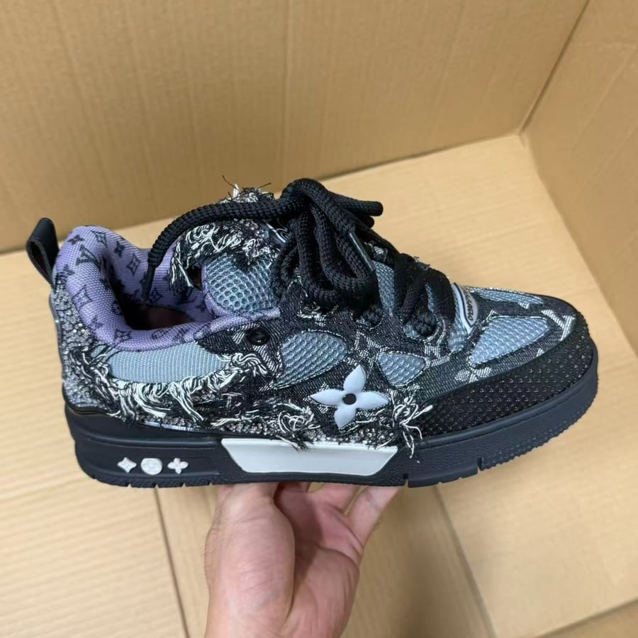 View 3 - Black / Grey
