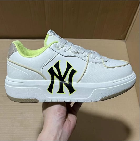 View 4 - White / Yellow