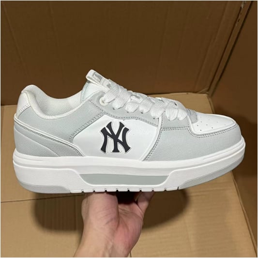 View 6 - White / Grey