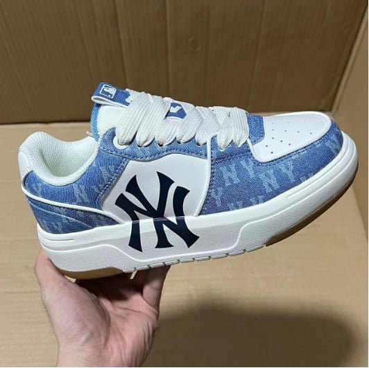View 6 - White / Blue