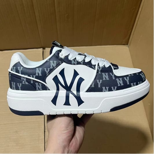 View 5 - White / Blue