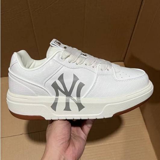View 5 - White / Grey