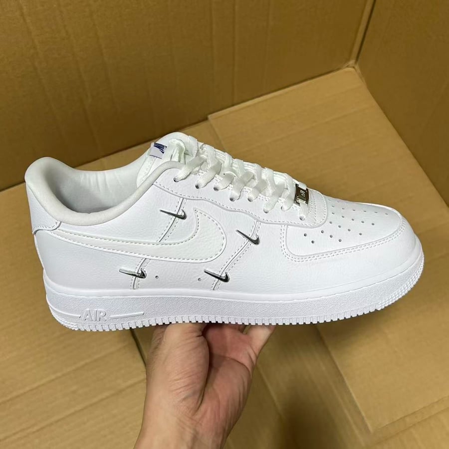 View 2 - White / Grey