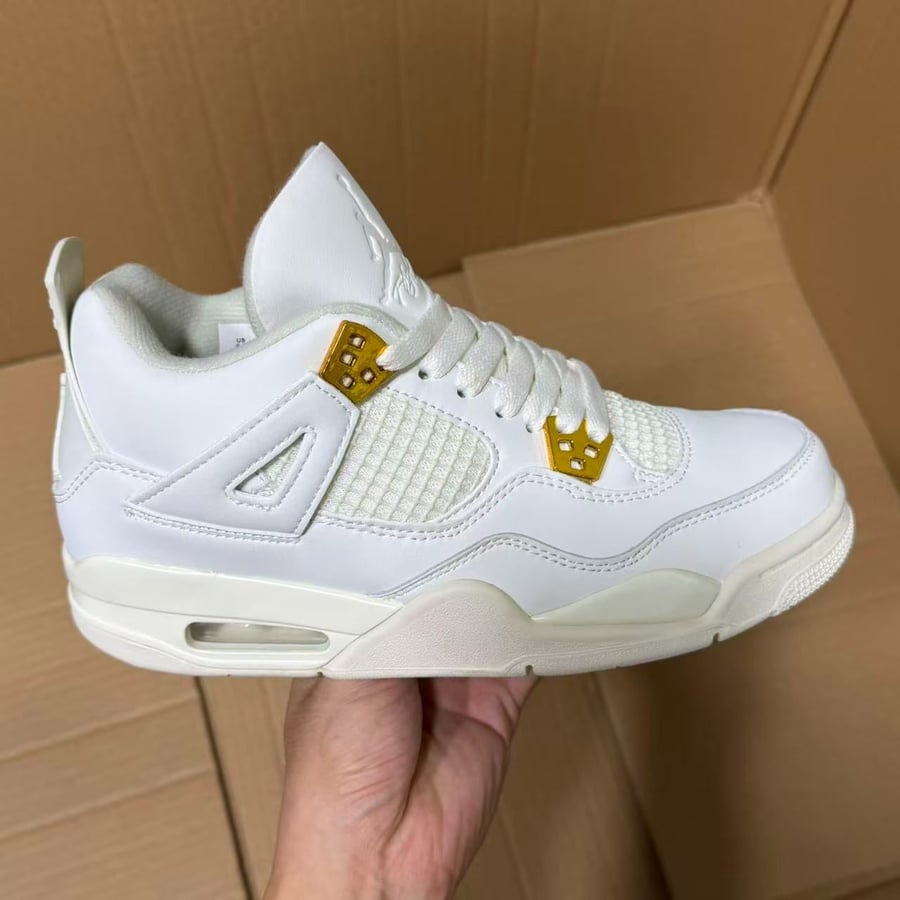 View 3 - White / Gold