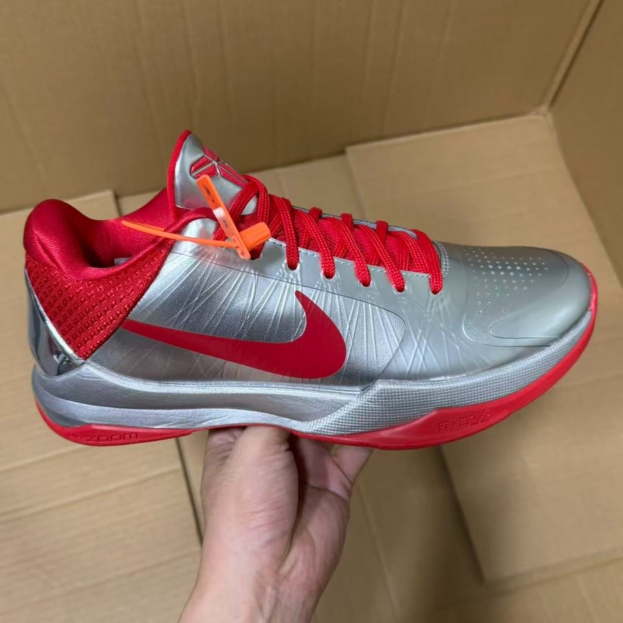 View 3 - Grey / Red