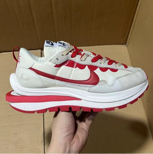 View 3 - White / Red
