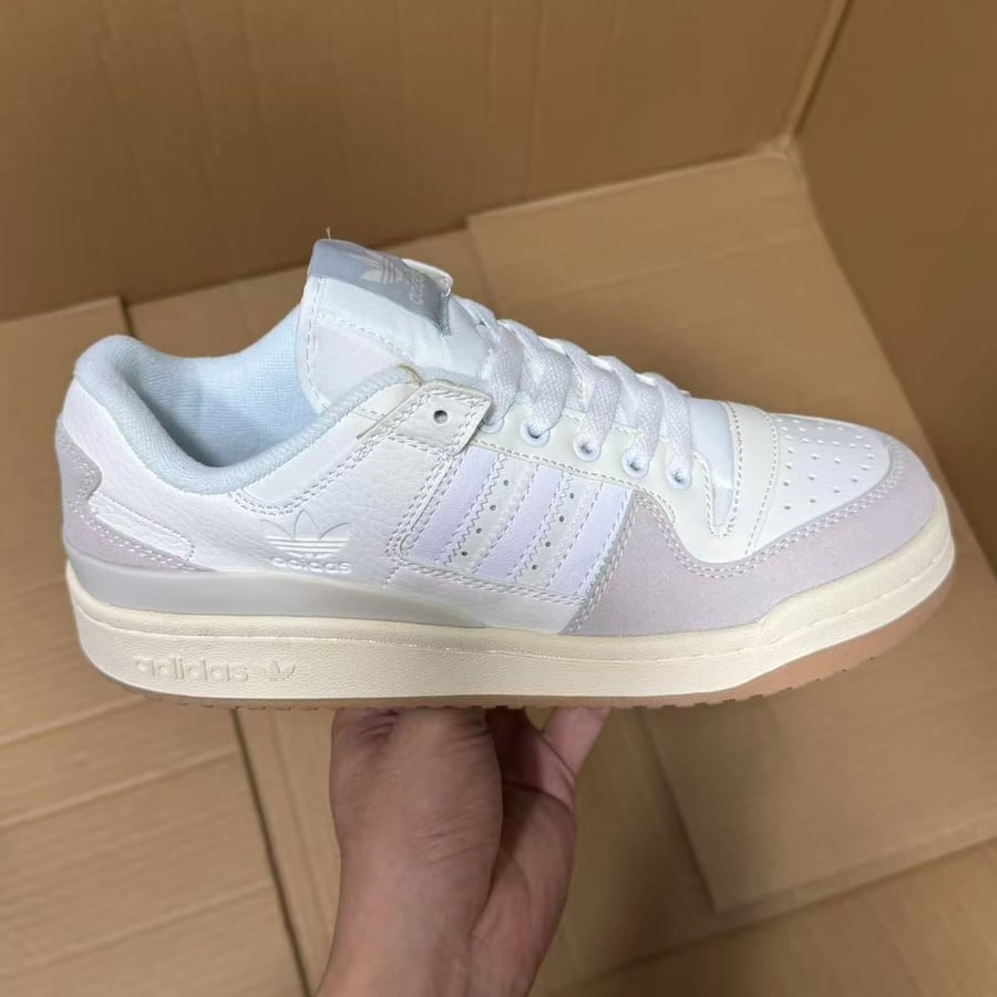 View 3 - White / Beige