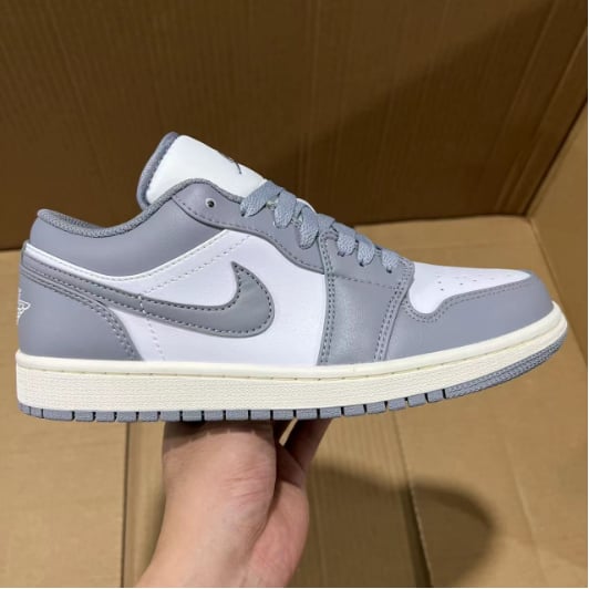 View 4 - White / Grey