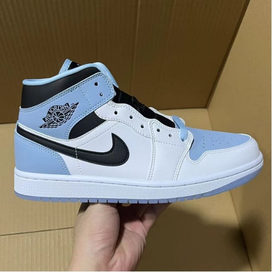 View 3 - White / Blue