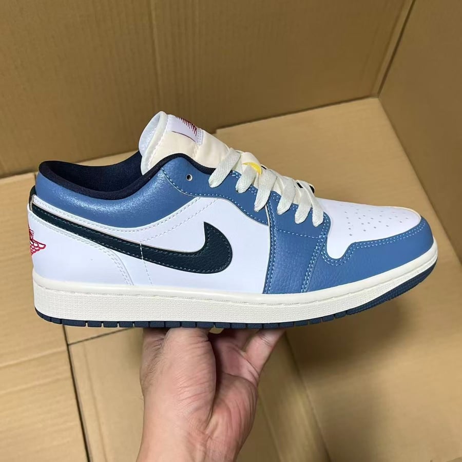 View 3 - White / Blue