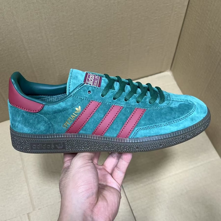 View 7 - Red / Green
