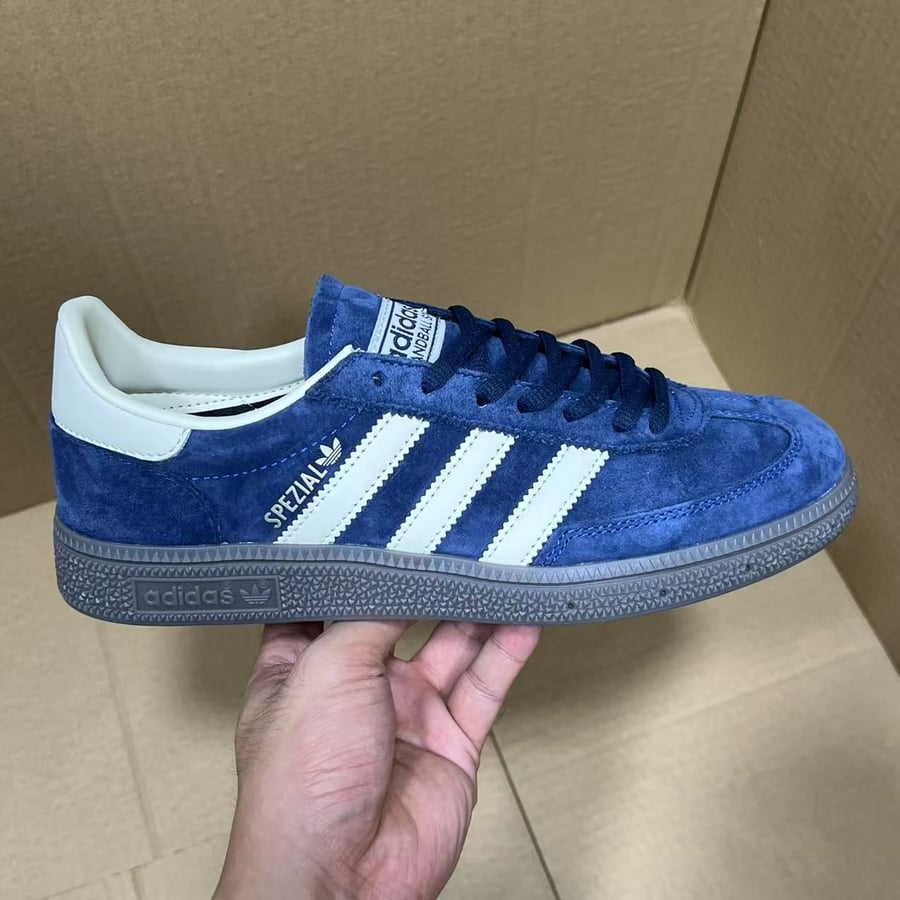 View 2 - White / Blue