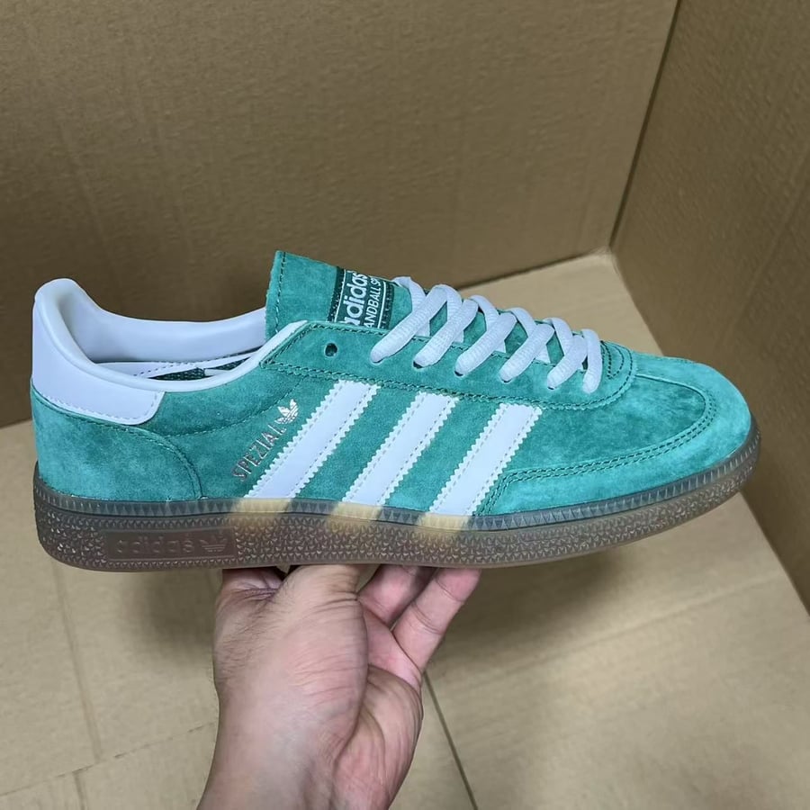 View 6 - White / Green