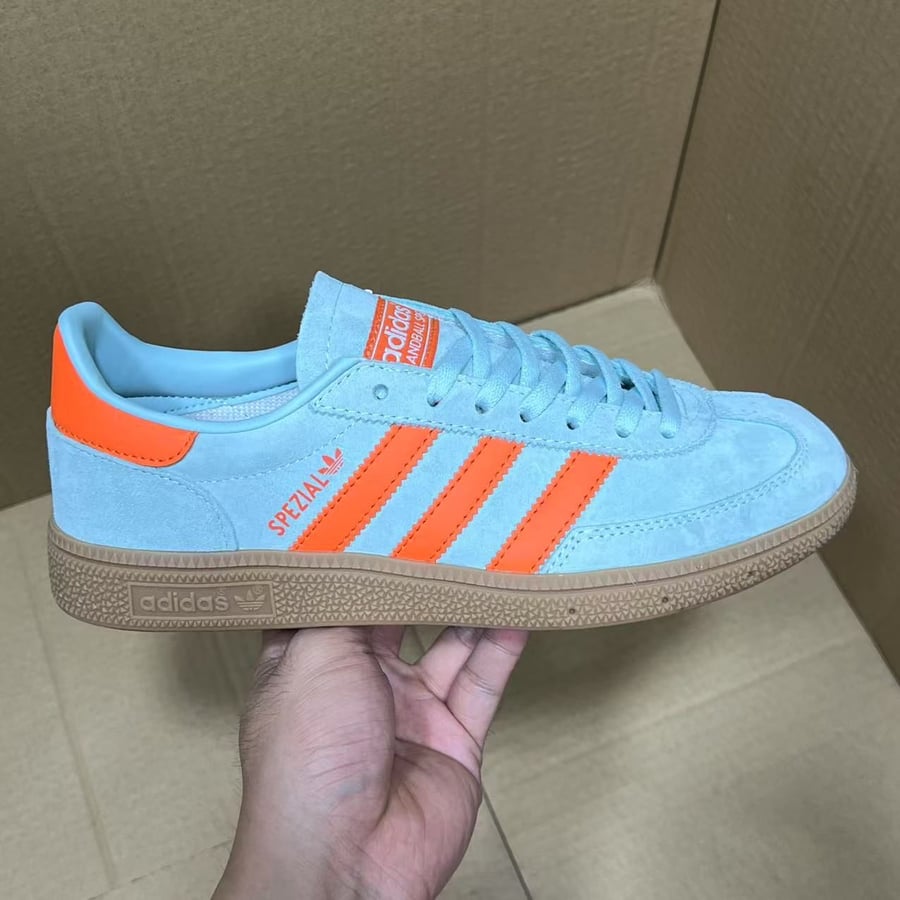 View 3 - Blue / Orange