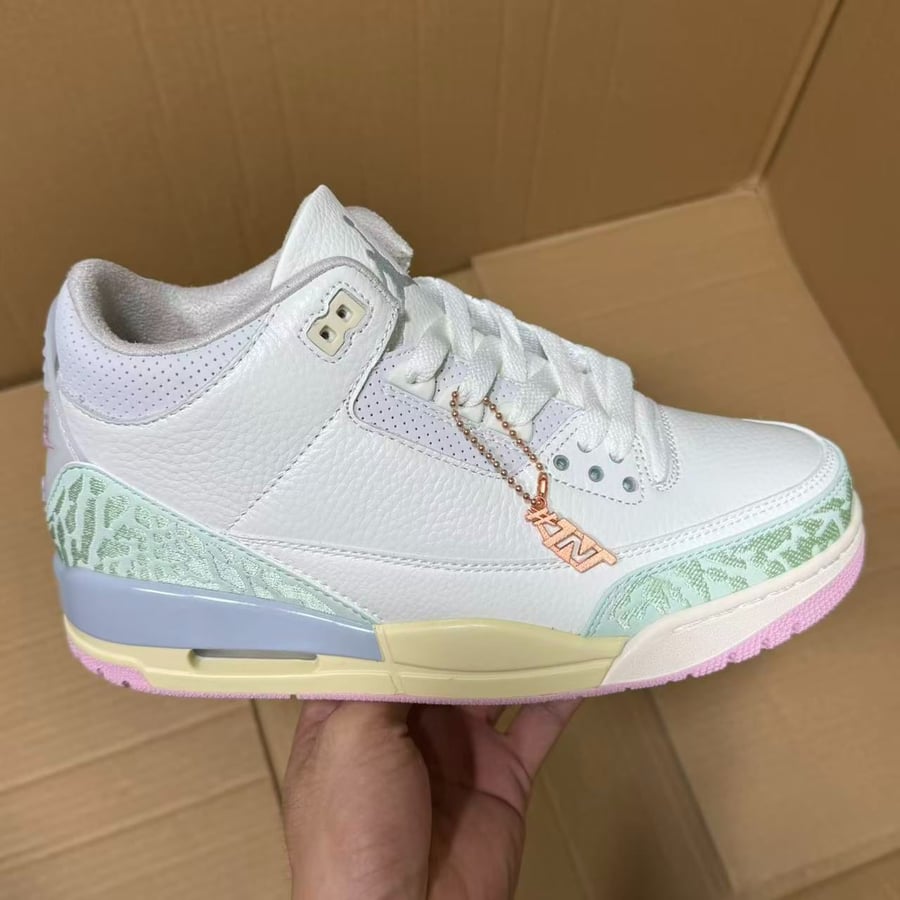 View 2 - White / Green