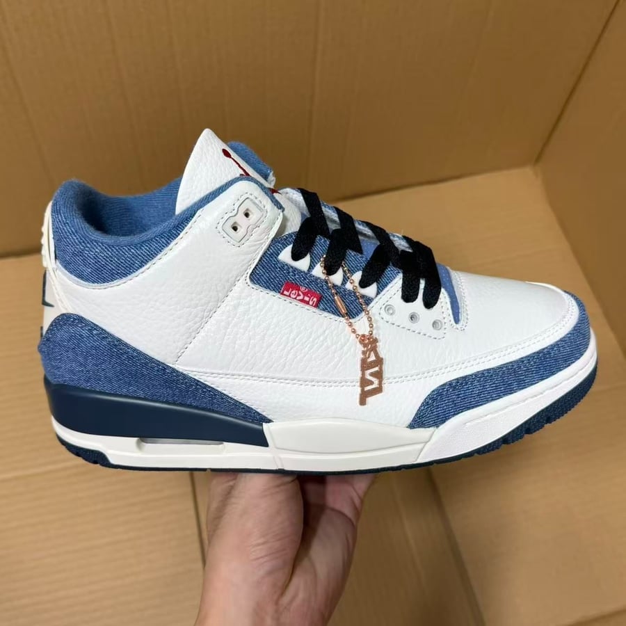 View 4 - White / Blue