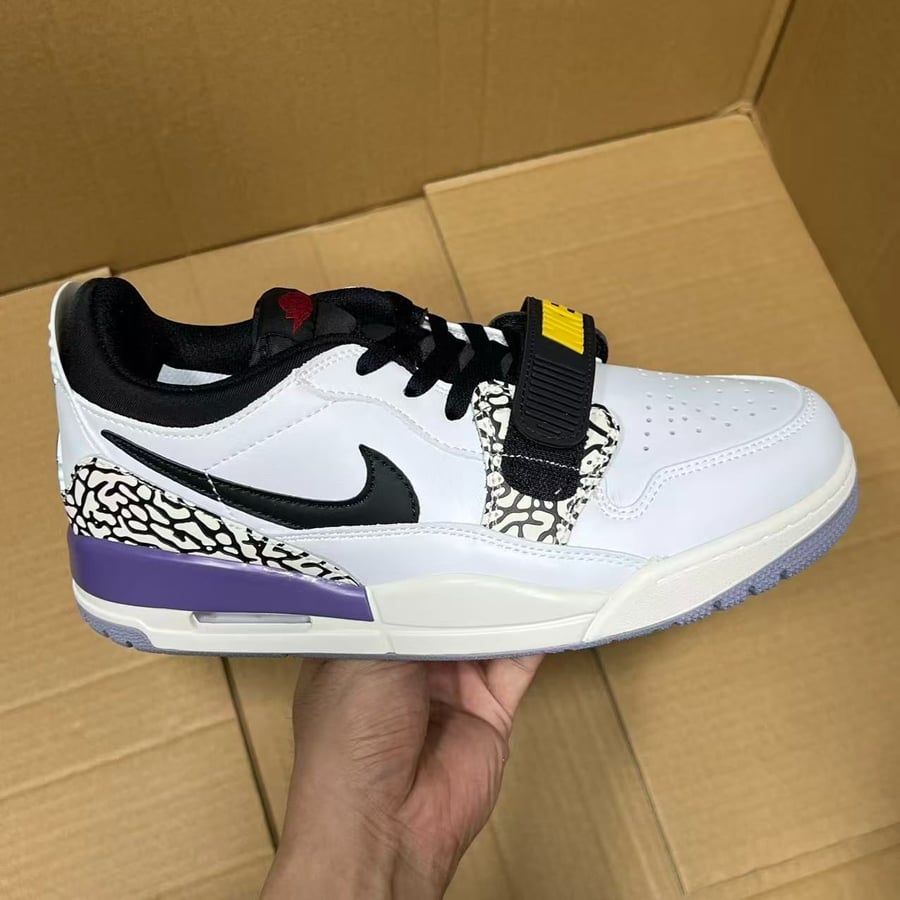 View 2 - White / Yellow