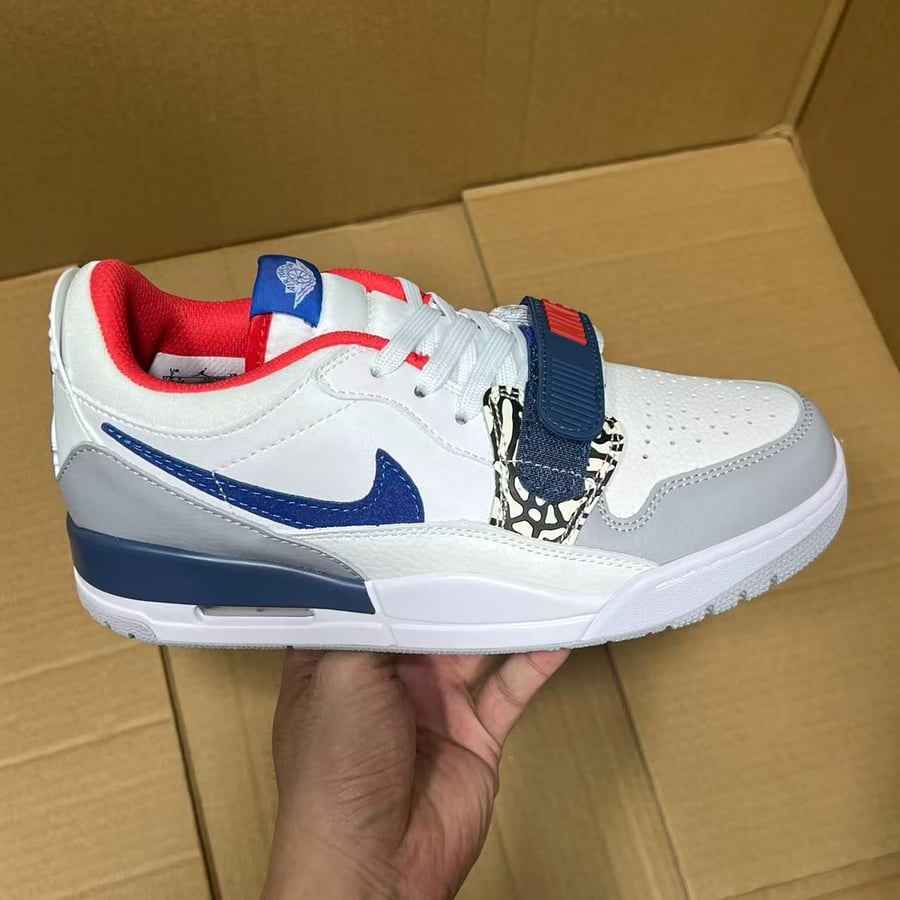 View 5 - White / Blue