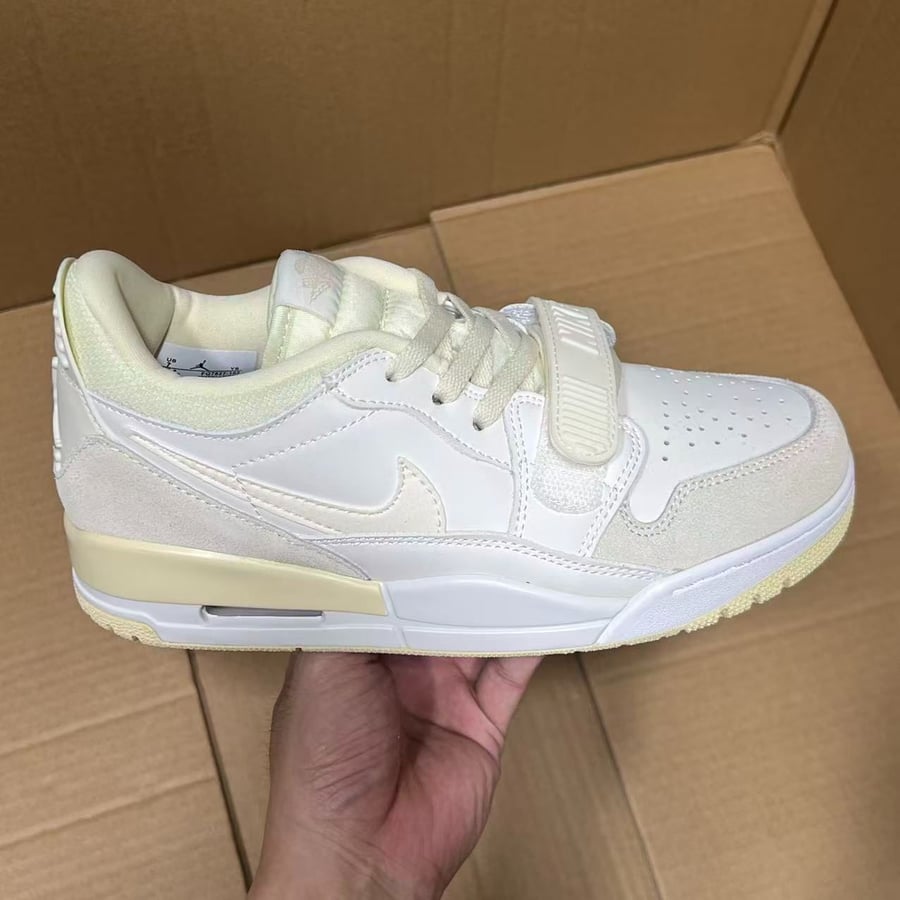 View 6 - White / Beige