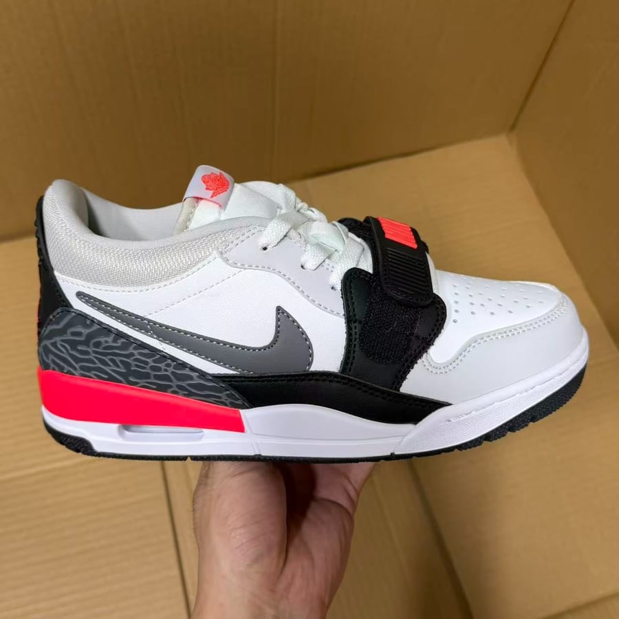 View 5 - White / Red