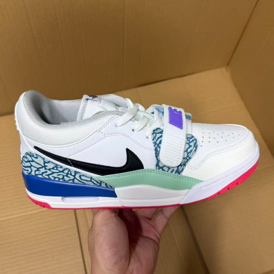 View 5 - White / Blue