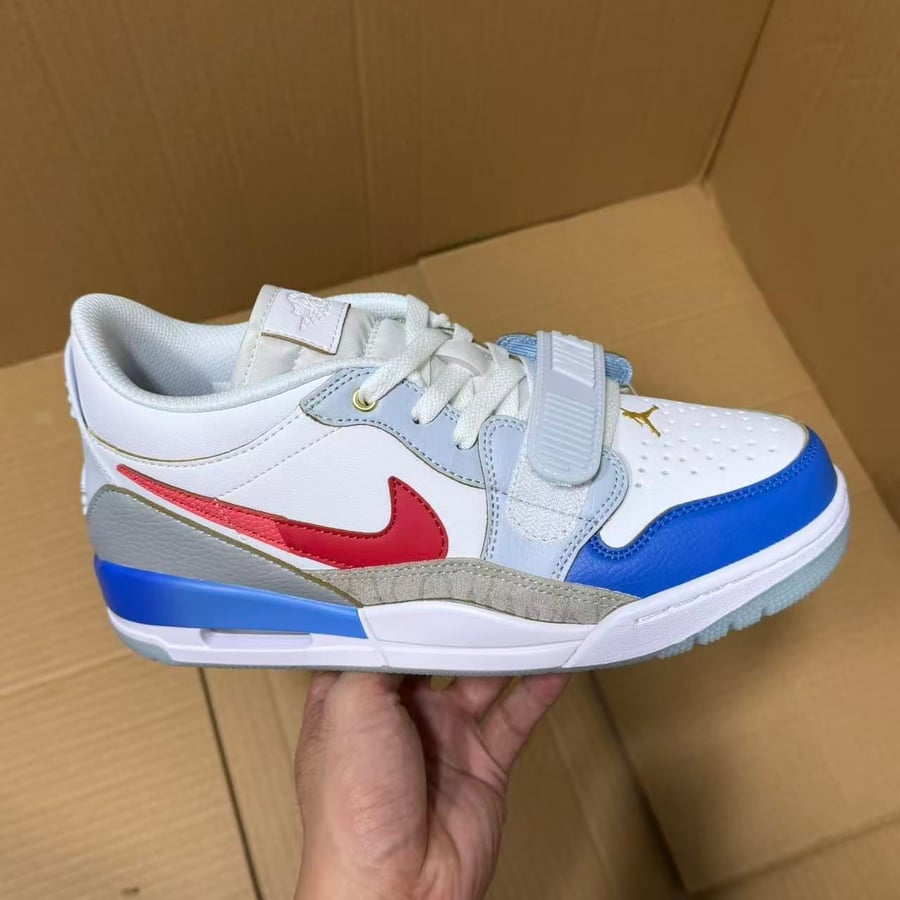 View 7 - White / Blue