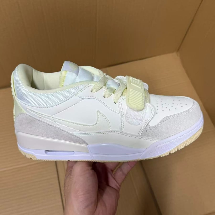 View 5 - White / Beige
