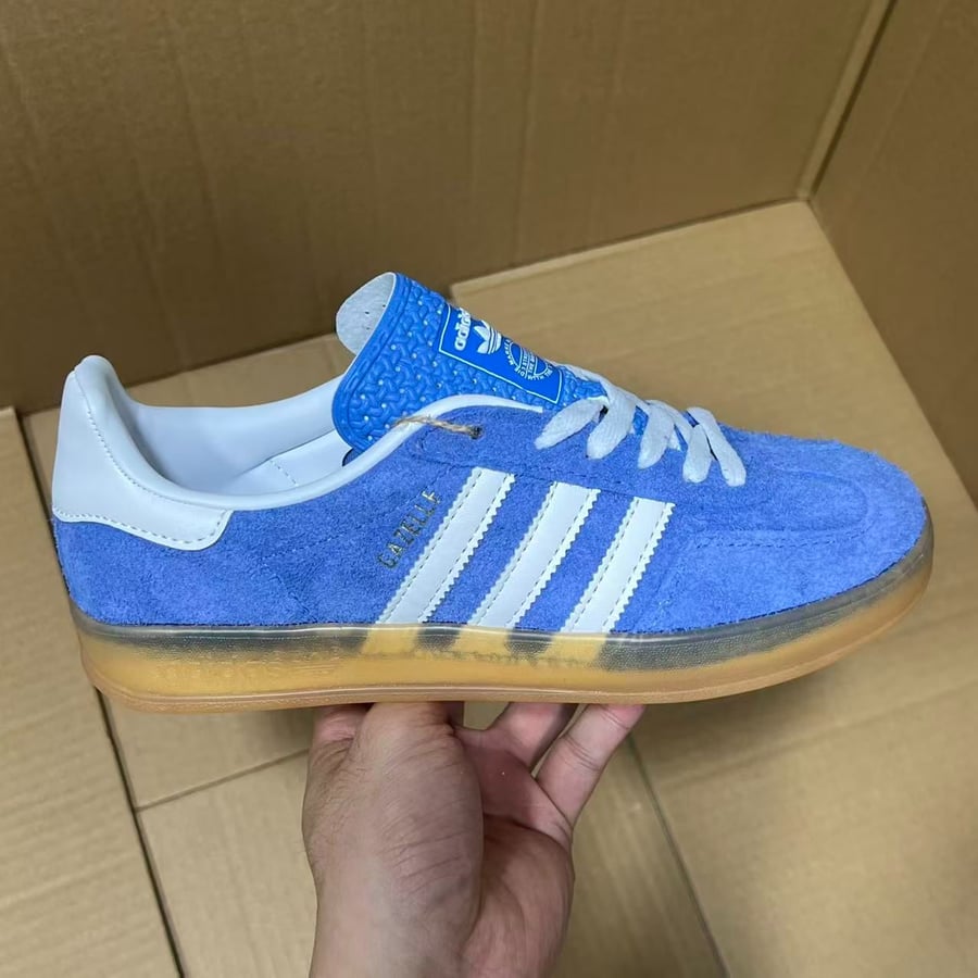 View 6 - White / Blue