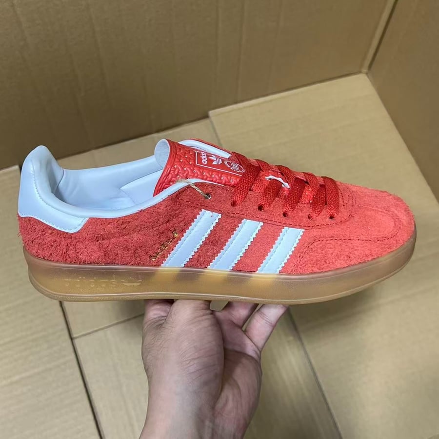 View 4 - White / Red