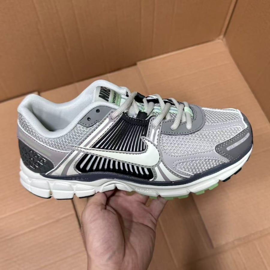 Running Shoes W Batch Vomero V5 Series