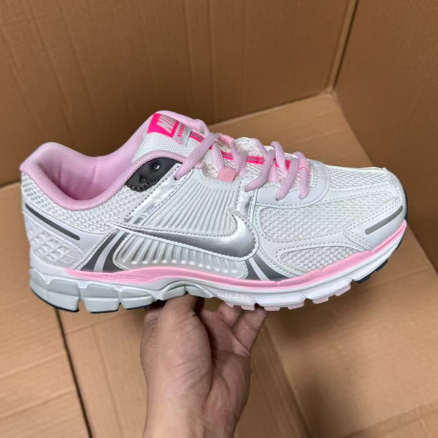 View 3 - White / Pink