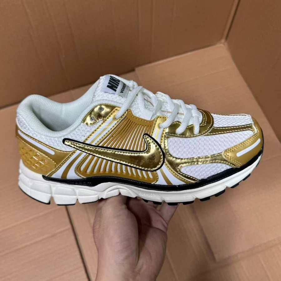 View 7 - White / Gold