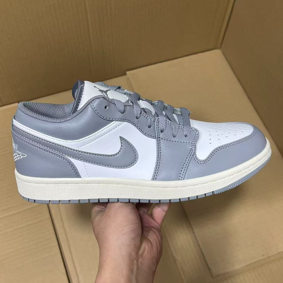 View 4 - White / Grey