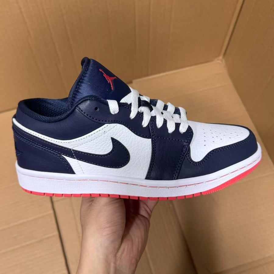 View 7 - White / Blue