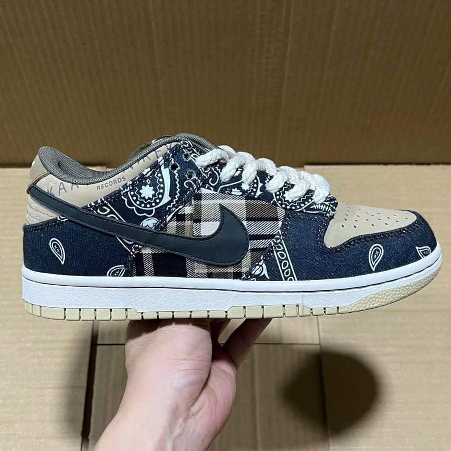 Sneakers X Batch Dunk Collection