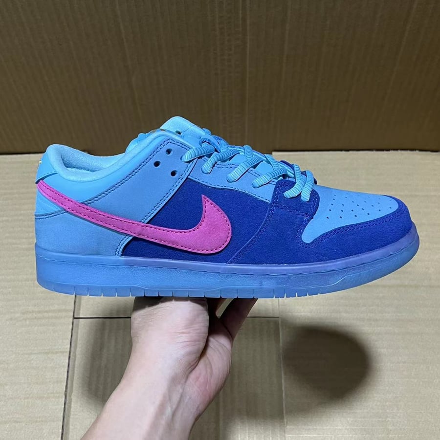 Sneakers X Batch Dunk Collection