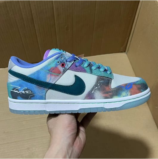 View 7 - White / Blue