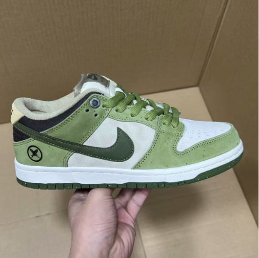 Sneakers X Batch Dunk Collection
