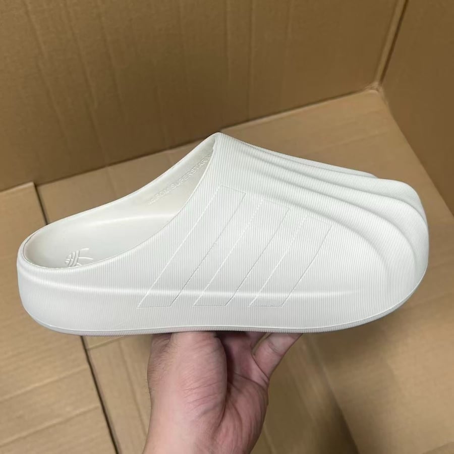 View 4 - White / Beige