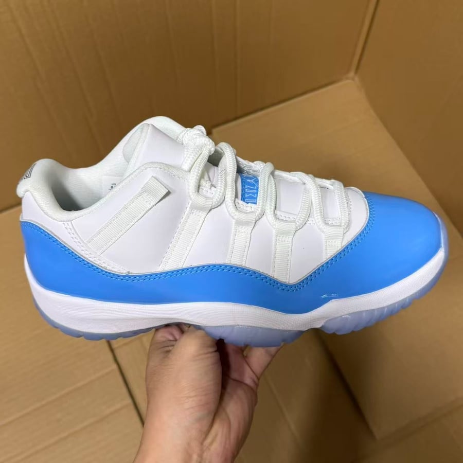View 7 - White / Blue