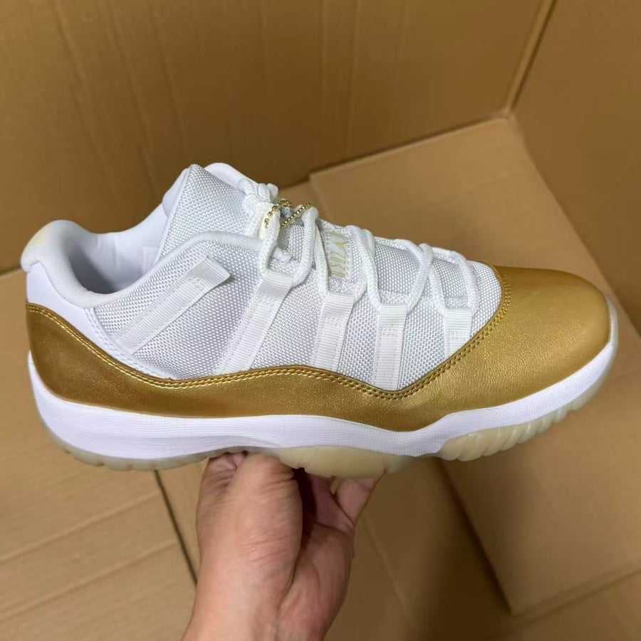 View 6 - White / Gold