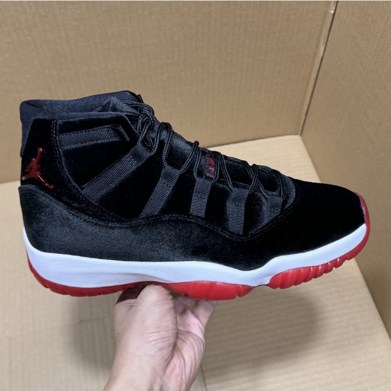 View 3 - Black / Red
