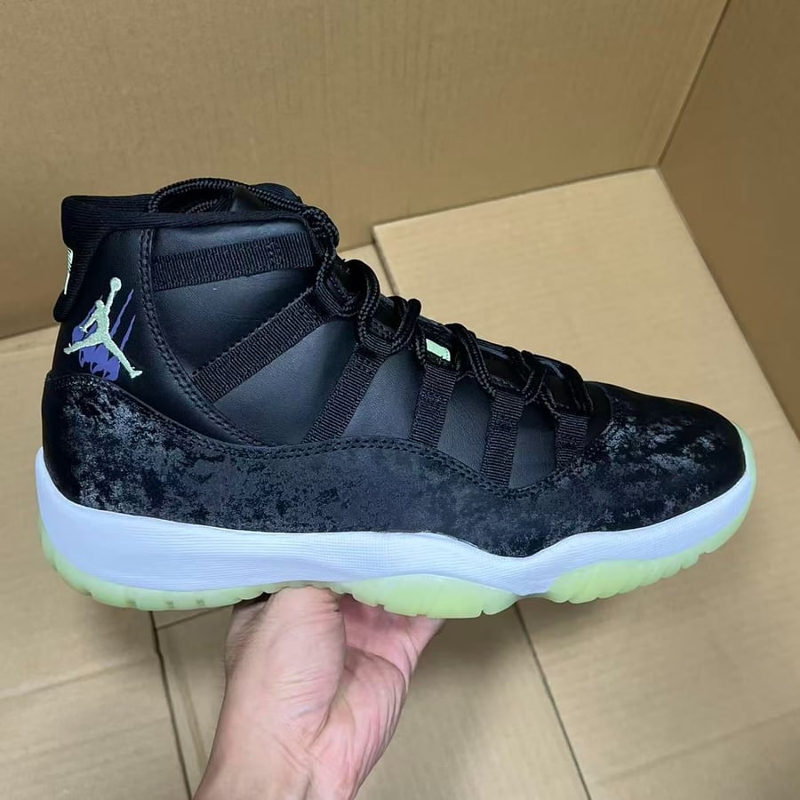 View 6 - Black / Green