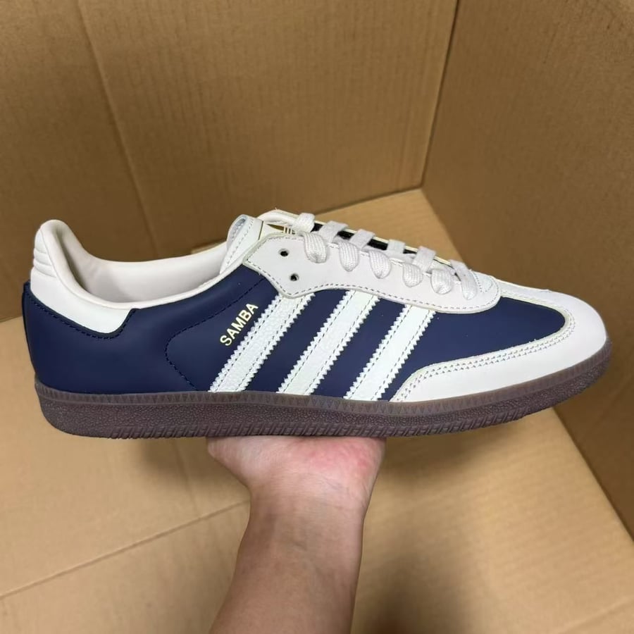 View 6 - White / Blue