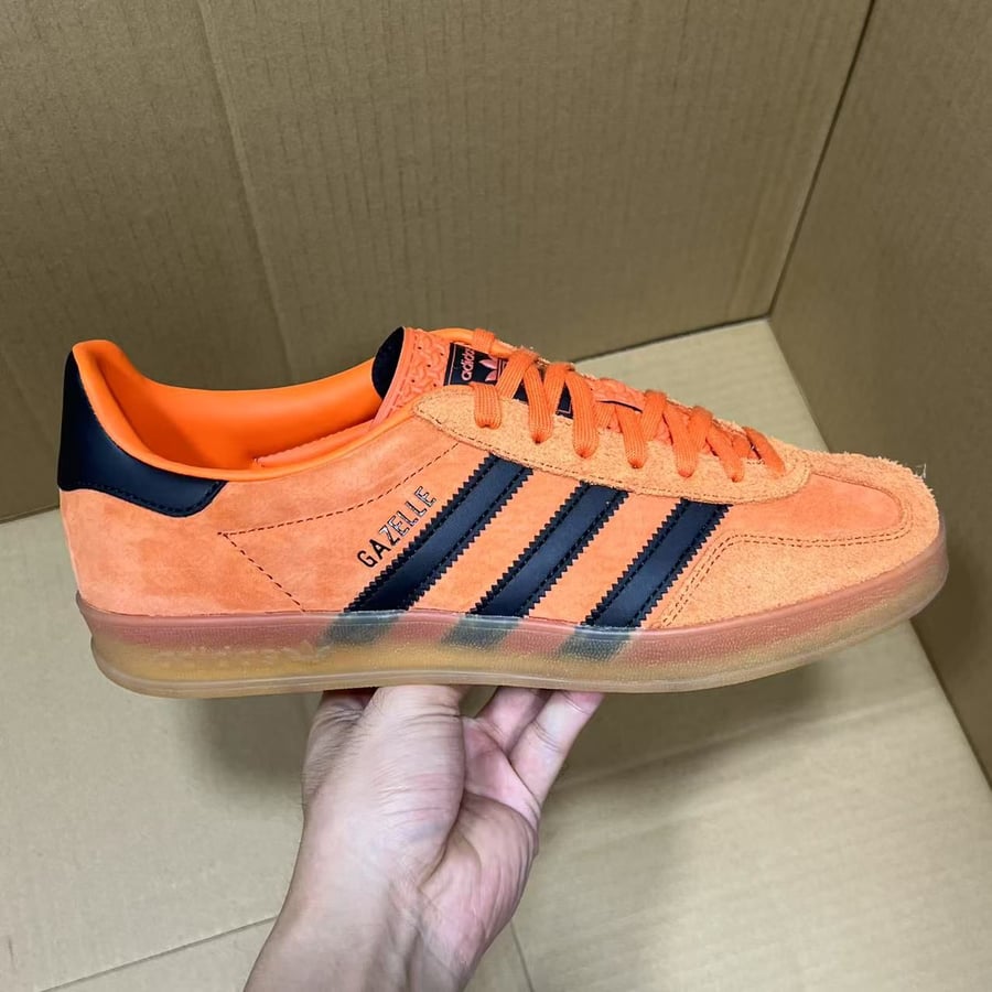 View 6 - Black / Orange