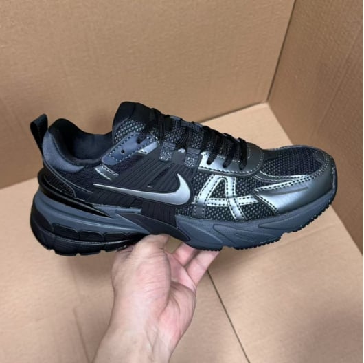 View 6 - Black / Grey