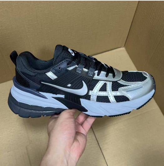 View 3 - Black / Grey