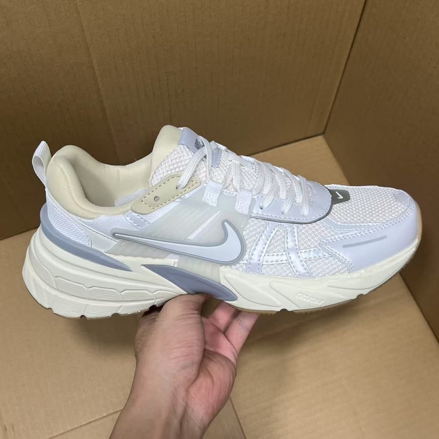 View 6 - White / Beige