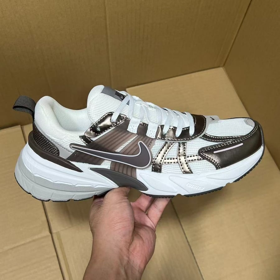 View 6 - White / Brown